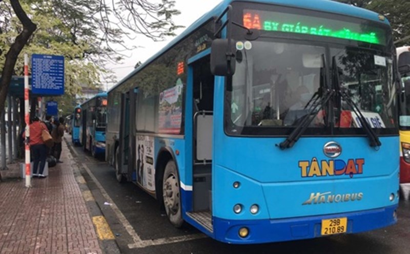 Hanoi currently has 45 bus routes operating on Ring Road 1. Photo: Hong Giang
