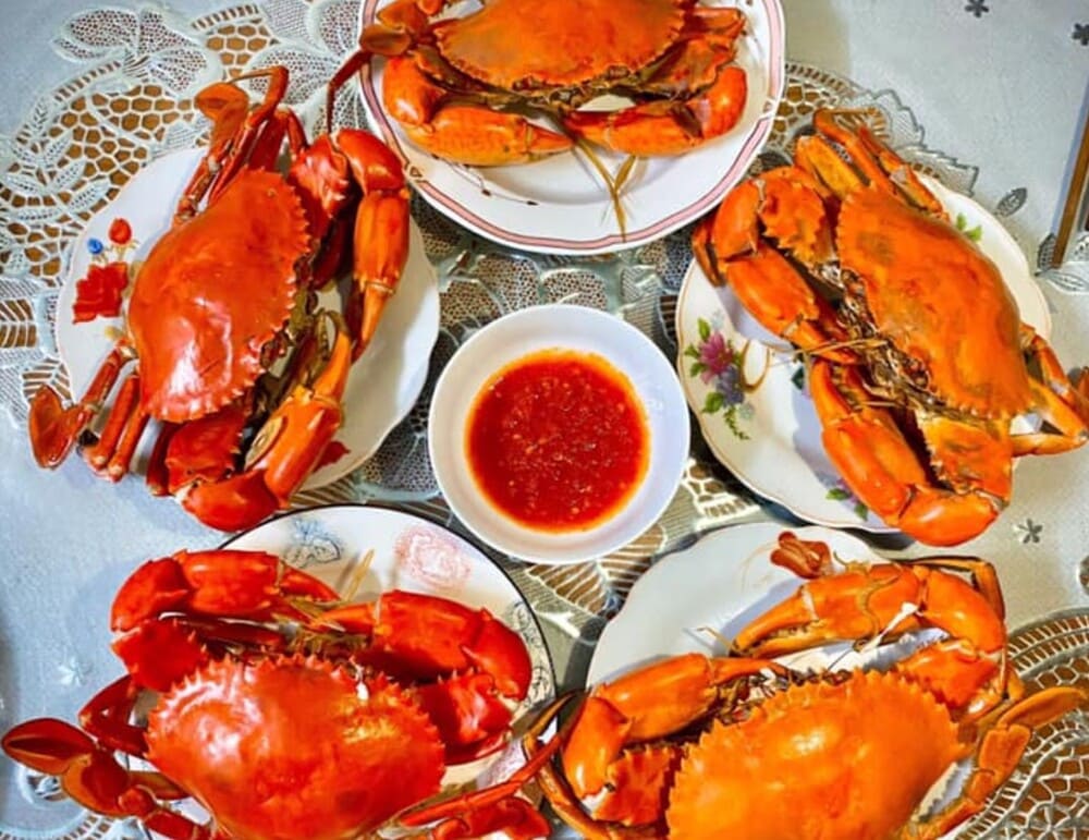 Housewives should refer to some of the following tips to choose fresh, firm, and unporn-white sea crab. Photo: Huu Dung