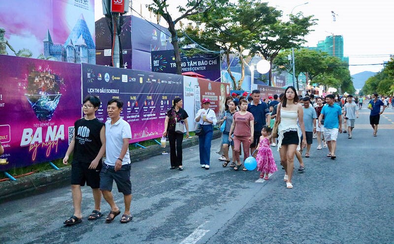 Da Nang tourism industry witnessed a boost in visitors and tourism revenue at the 2025 International Fireworks Festival. Photo: Da Nang City People's Committee