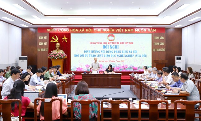 La conferencia decidira el contenido de la critica social para el proyecto de ley de educacion vocacional (enmendada). Foto: El Quang