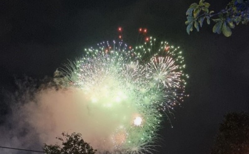 Quang Tri has weekly fireworks to serve people and tourists. Photo: Hung Tho