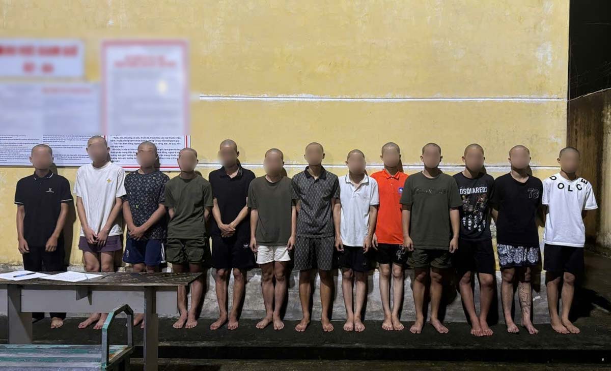 공안 기관에서 재산을 강탈하고 공공 질서를 어지럽히는 행위를 하는 용의자들. 사진: 꽝닌성 공안