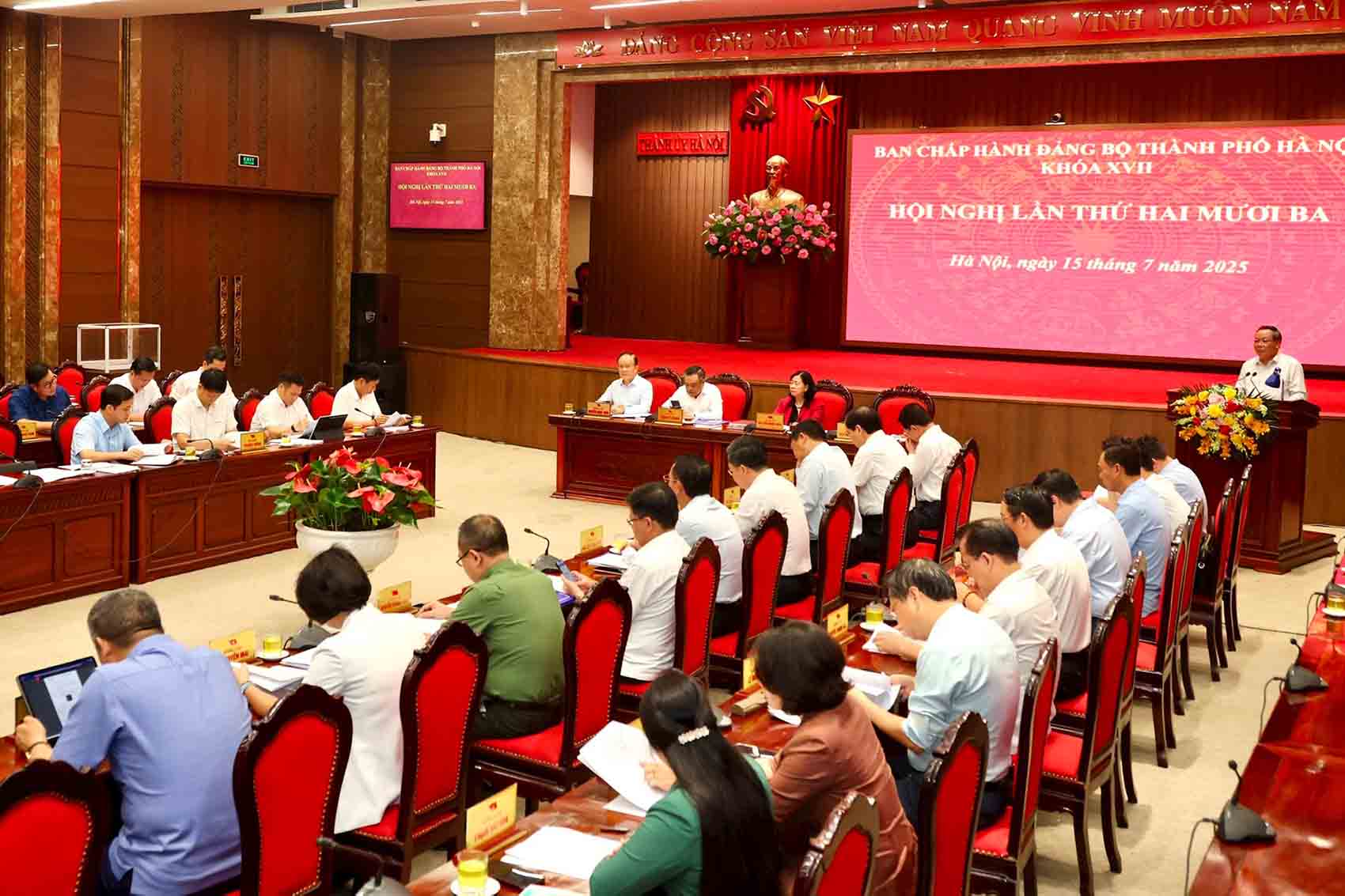 Hoi nghi lan thu 23 Ban Chap hanh Dang bo thanh pho Ha Noi dien ra ngay 15.7. Anh: Viet Thanh
