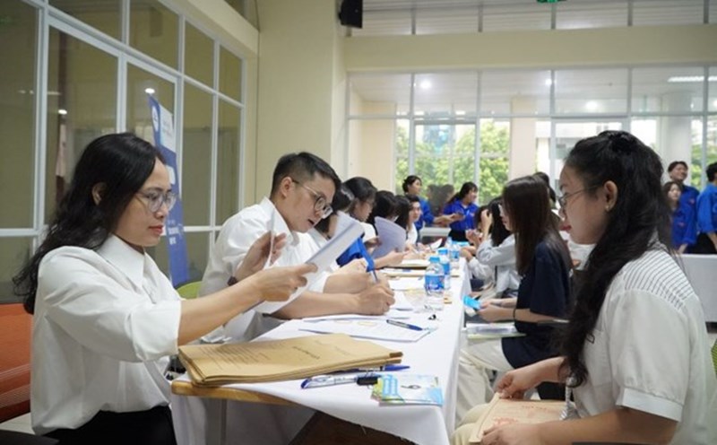 The benchmark scores for many majors of Hanoi Pedagogy are always high. Photo: Van Trang