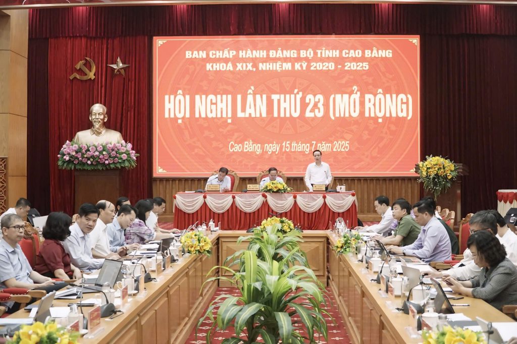 합병 후 Cao Bang은 1 200명 이상의 간부를 이동 배치했습니다. 사진: Dieu Linh