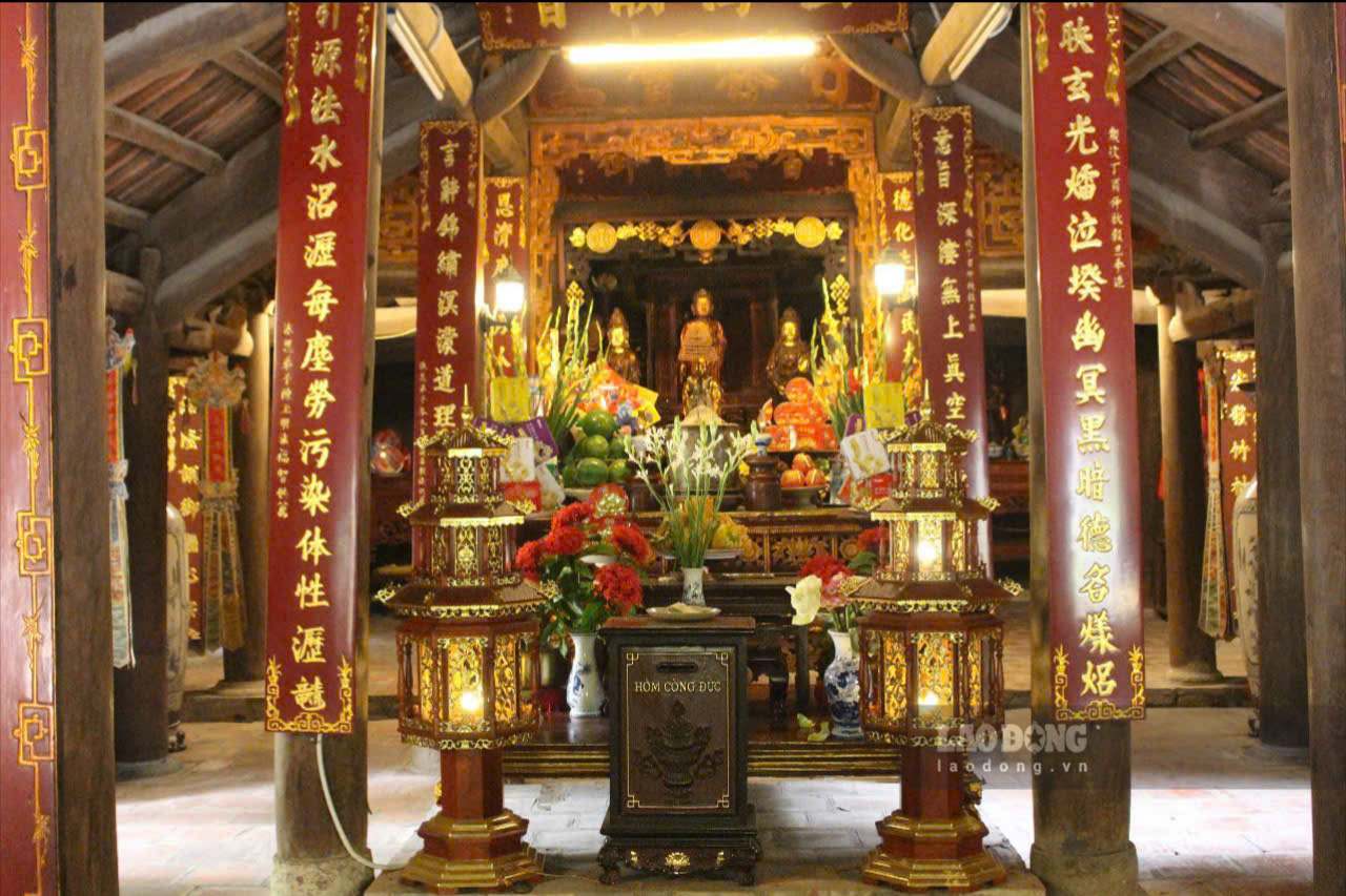Sau toa Tam Bao la khoi kien truc Nha To de nhat (Cung to, cung Thanh to). Nha To de nhat la toa tho ba to su khai sang Thien phai Truc Lam Yen Tu la Duc vua- Phat hoang Tran Nhan Tong, thien su Phap Loa va thien su Huyen Quang.