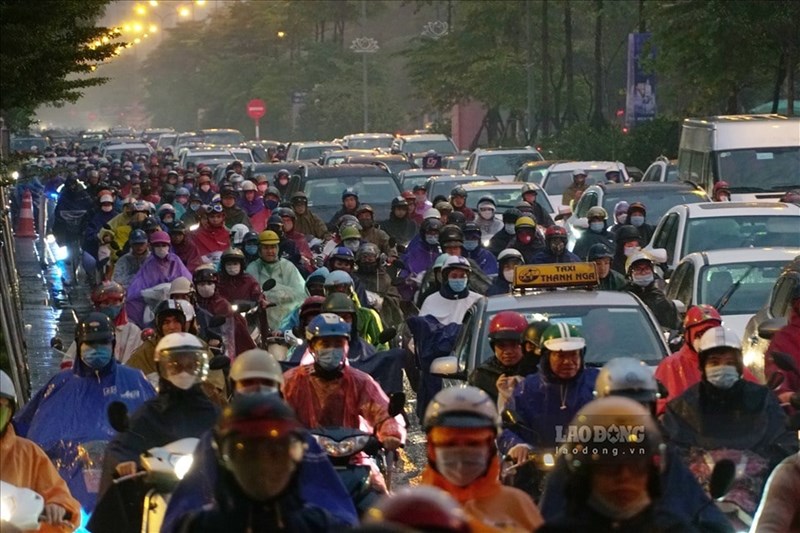 南部では午後と夕方に雷雨が続いています。写真:Nguyen Chan