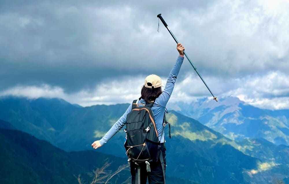 Climbing will be an effective way to increase happy hormone - dopamine. Photo: Ha My