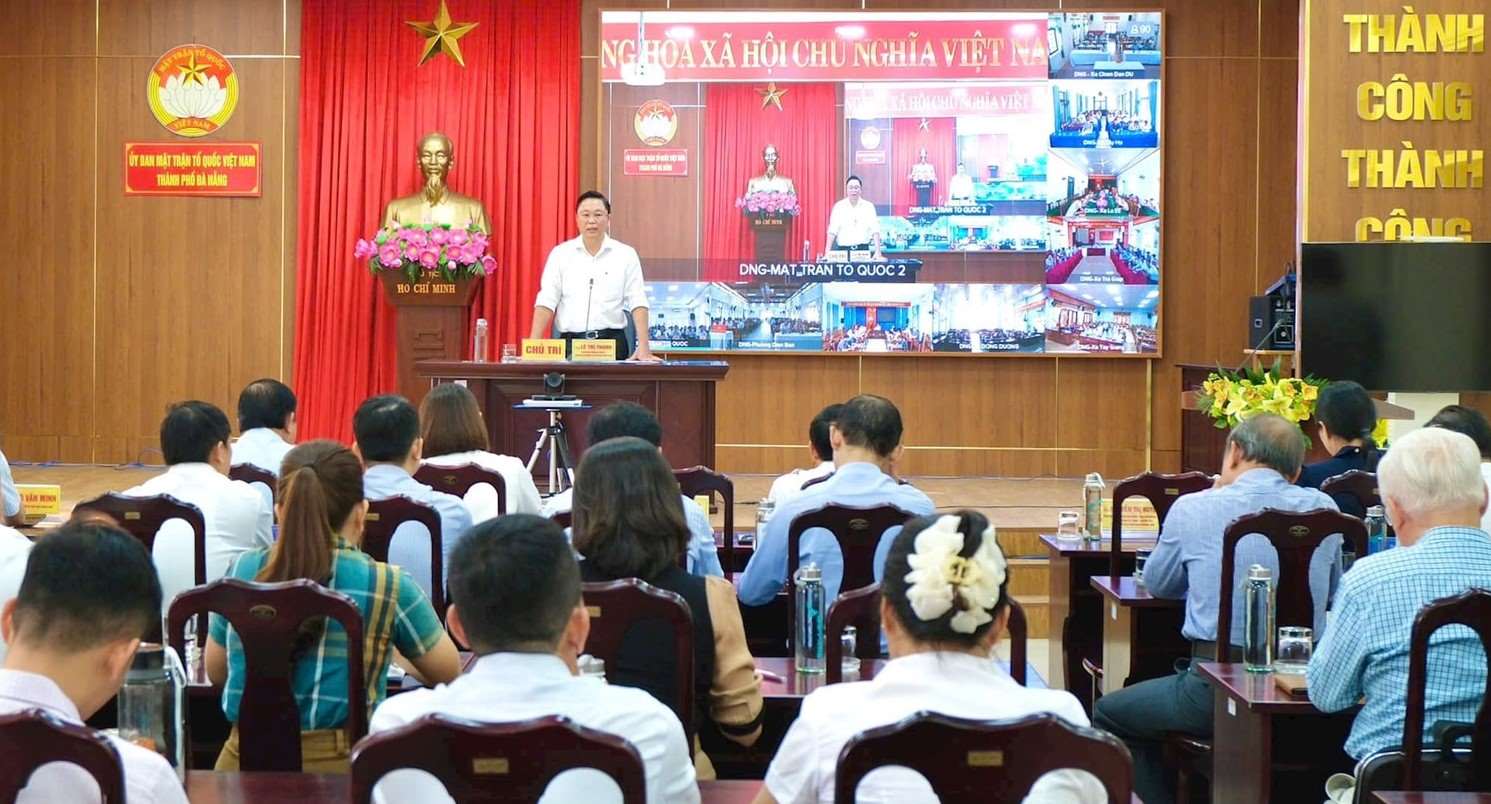 Sr. Le Tri Thanh - Presidente del Comite del Frente de la Paterna de Vietnam de la ciudad de Da Nang hablo en la conferencia. Foto: An Thuong