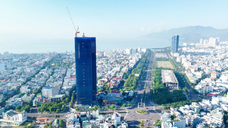Voi khoang cach chua day 200m den bien, Grand Center Quy Nhon mo ra tam nhin dat gia hiem co.