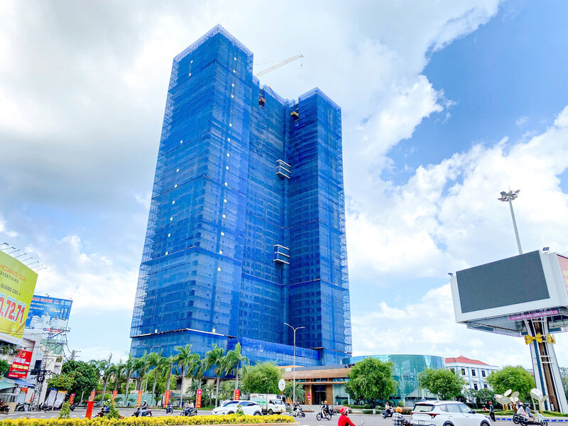 Grand Center Quy Nhon toa lac vi tri vang hiem co giua trung tam pho bien Quy Nhon voi 4 mat tien duong, ngay vong xoay Nguyen Tat Thanh sam uat