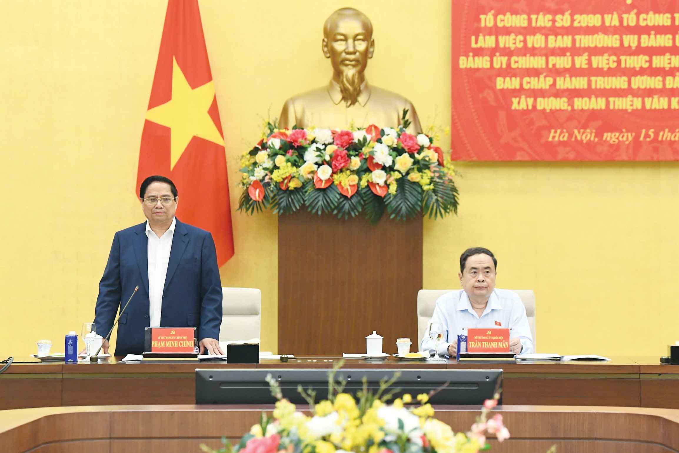 Bi thu Dang uy Chinh phu, Thu tuong Chinh phu Pham Minh Chinh va Bi thu Dang uy Quoc hoi, Chu tich Quoc hoi Tran Thanh Man dong chu tri hoi nghi. Anh: Lam Hien.