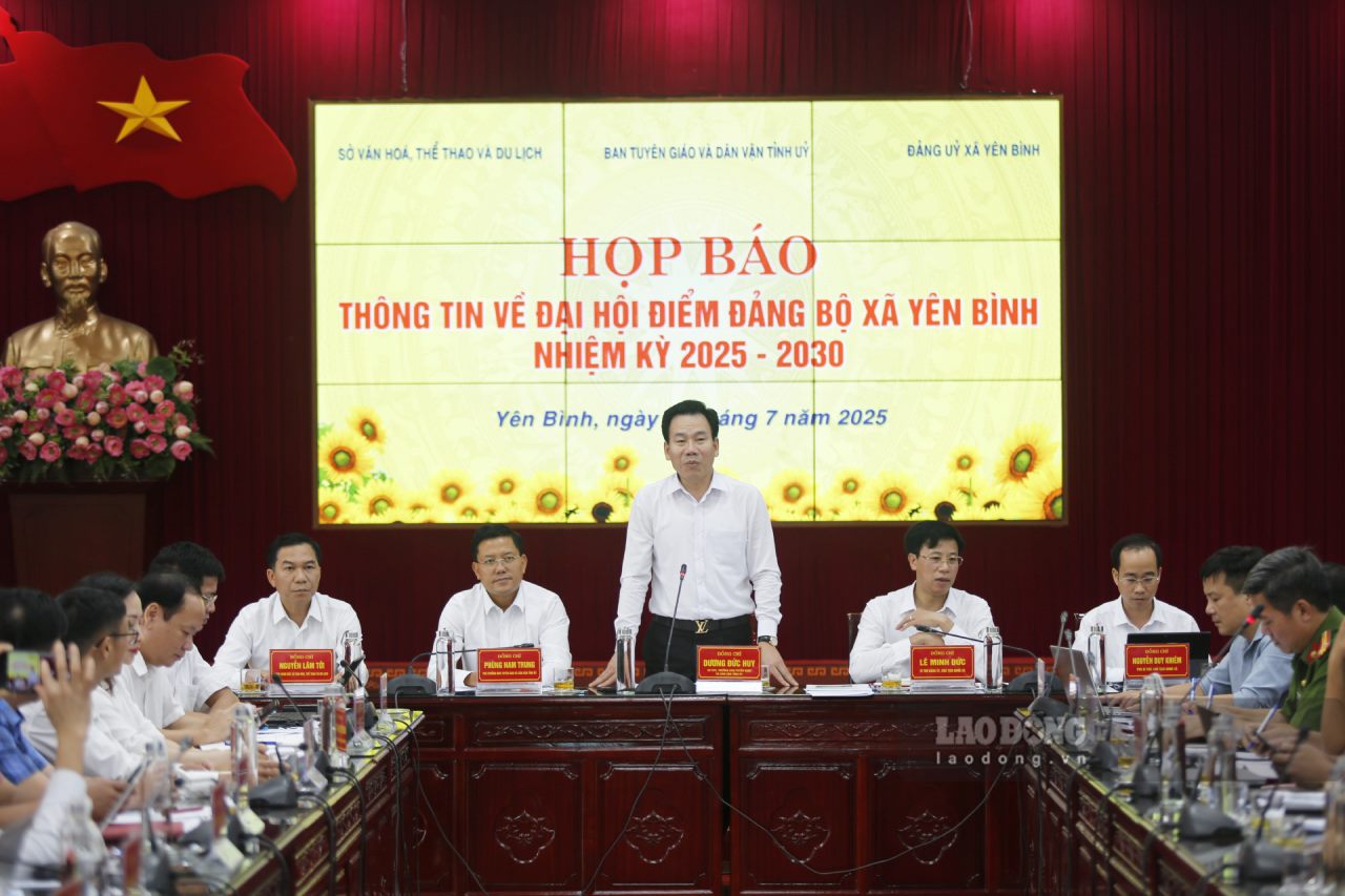 Ong Duong Quoc Huy - Truong Ban Tuyen giao va Dan van Tinh uy Lao Cai chu tri buoi hop bao. Anh: Van Duc.