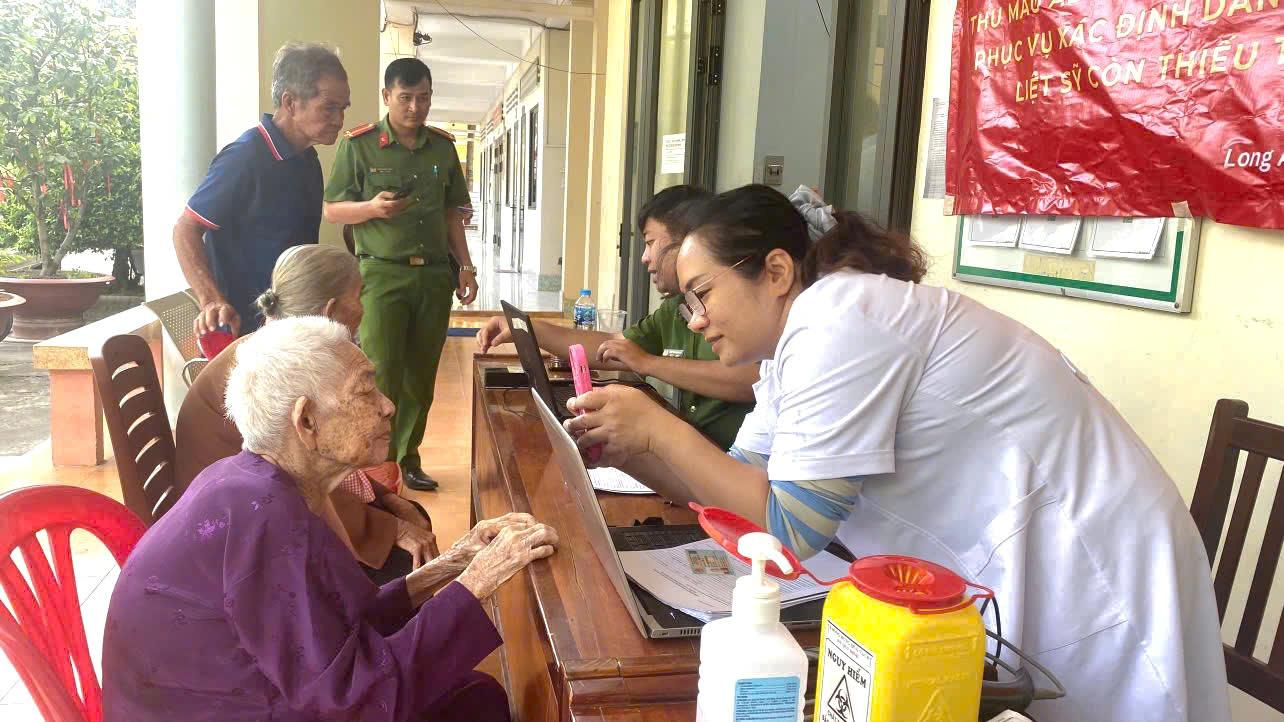 Tinh Tay Ninh trien khai thu mau than nhan liet si chua xac dinh duoc danh tinh. Anh: Duy Minh