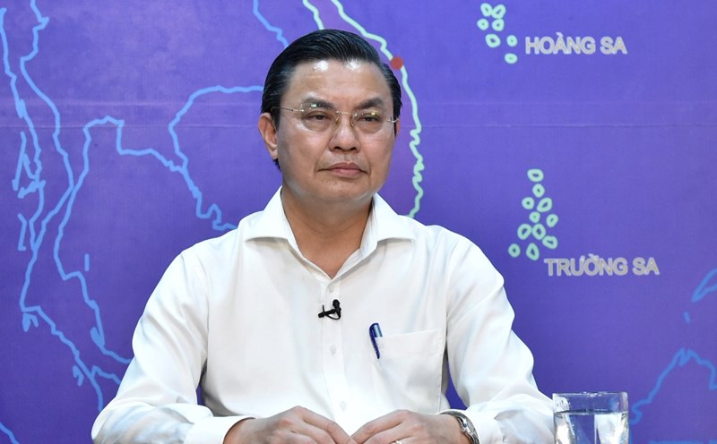 Director of the Department of Environment Hoang Van Thuc said that Hanoi will have to regulate the emissions of motorbikes and mopeds from July 1, 2027. Photo: VGP
