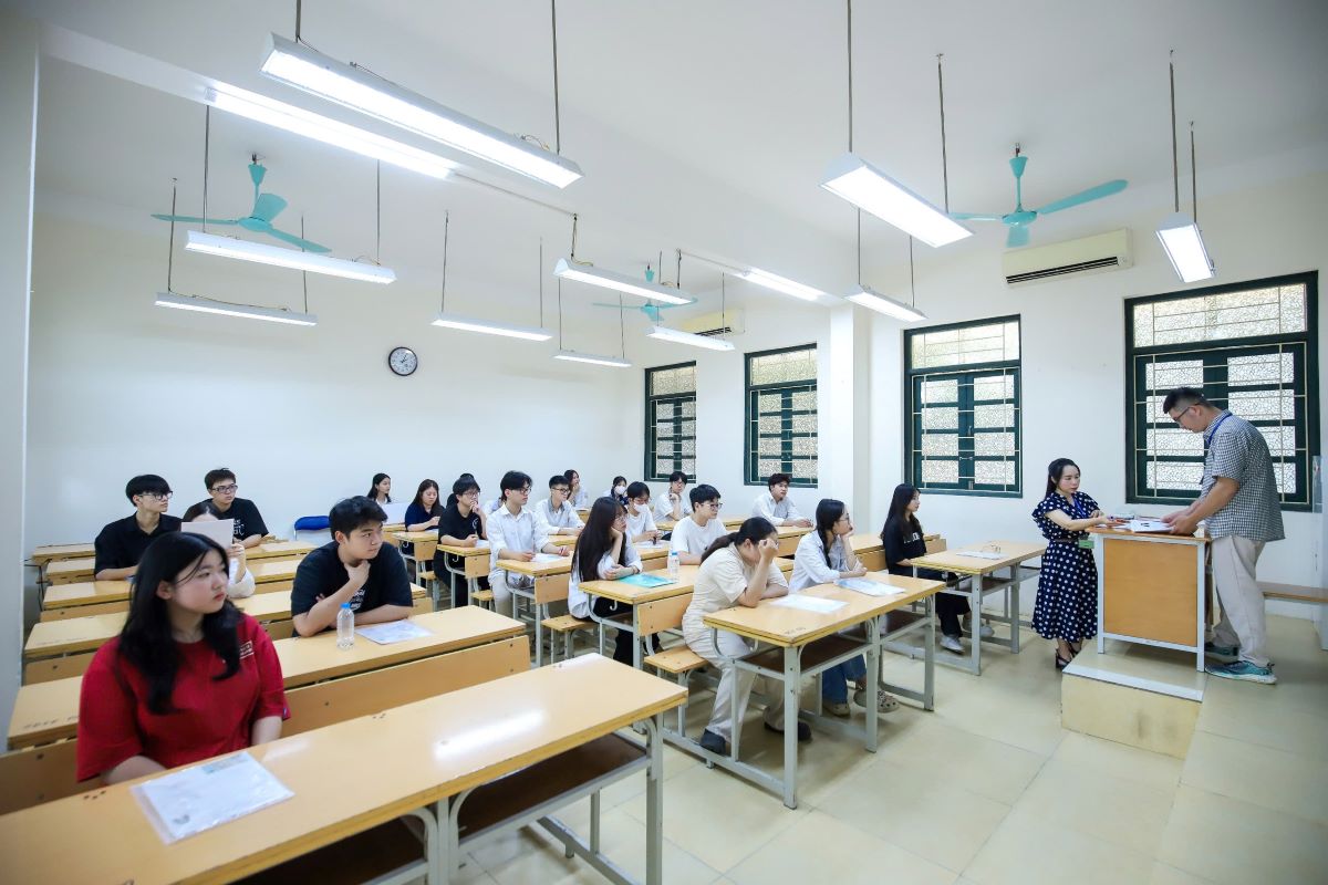Candidates taking the 2025 high school graduation exam. Photo: Van Trang