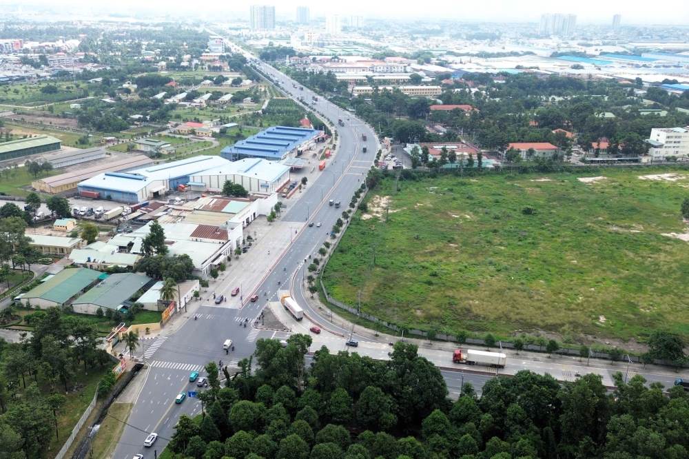 DT743 – tuyen huyet mach ket noi Mieu Ong Cu den Song Than, duoc mo rong 6–10 lan xe, giup giam un tac, tang toc giao thuong. Ảnh: Anh Tu