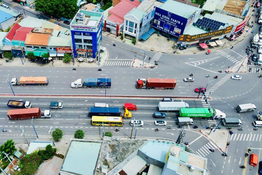 Tuyen duong nay co luong phuong tien tham gia giao thong rat lon. Ảnh: Anh Tu