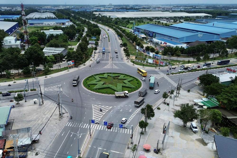 Ha tang giao thong tai “thu phu cong nghiep” sau sap nhap vao TPHCM duoc dong bo, tao luc day phat trien logistics va cong nghiep. Ảnh: Anh Tu