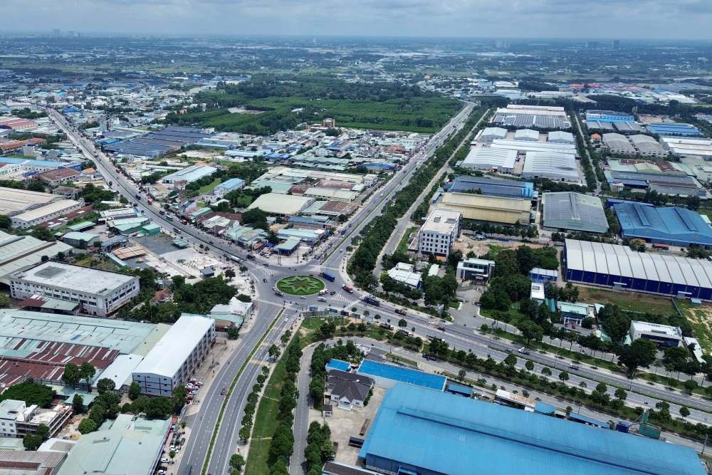 Ba tuyen duong huyet mach DT743, DT746 va DT747B da khang trang, rong thoang sau khi hoan tat mo rong hon 47km mat duong. Ảnh: Anh Tu