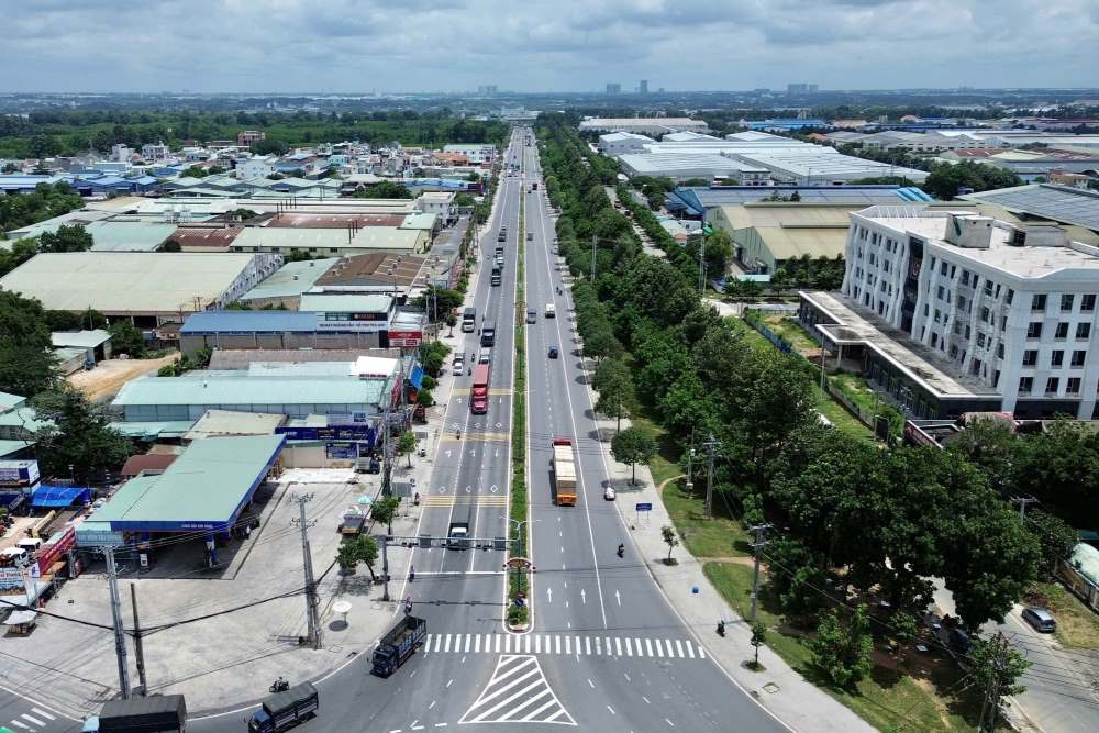DT746 – truc ket noi xuyen suot cac huyen phia Bac nhu Tan Uyen, Bac Tan Uyen, Phu Giao va Bau Bang, sau khi duoc nang cap 6 lan xe. Ảnh: Anh Tu