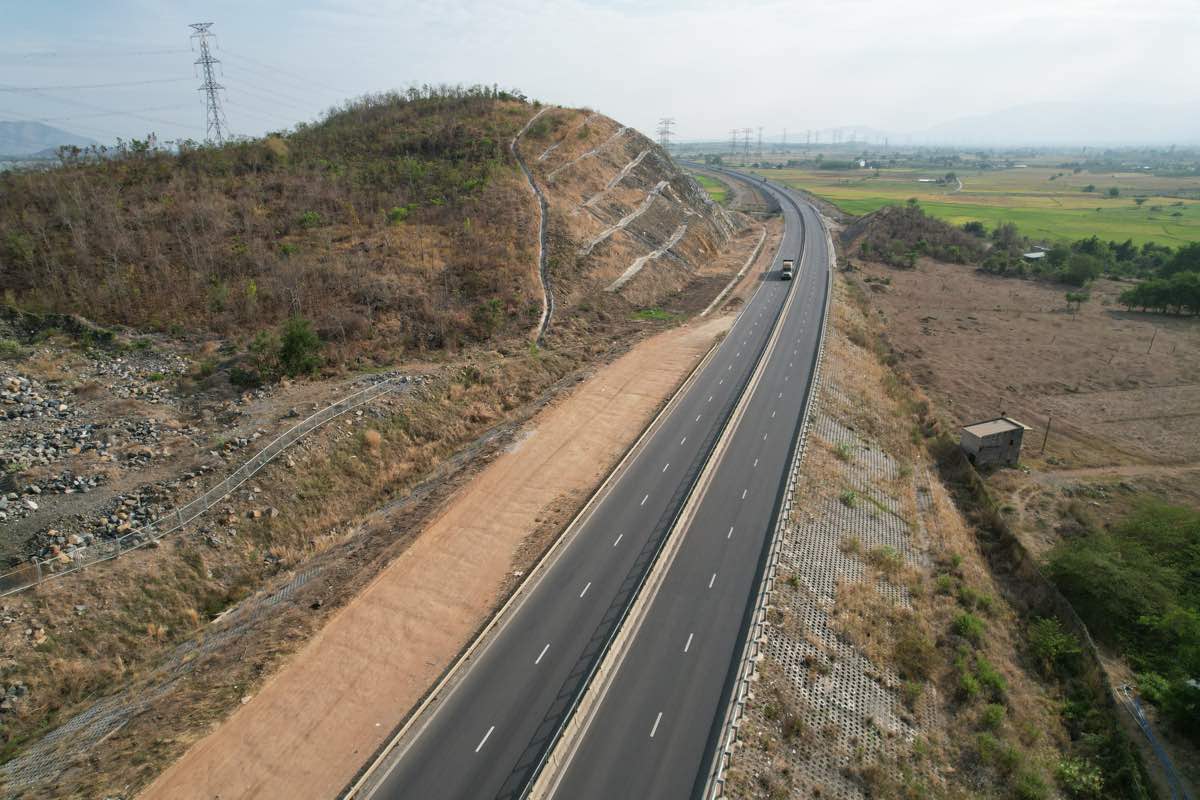 Mot doan cao toc Vinh Hao - Phan Thiet tai tinh Lam Dong. Anh: Duy Tuan
