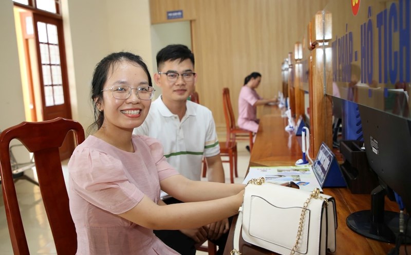 Returning to their hometown for a wedding, the young couple was excited to register their marriage in the new commune very quickly.