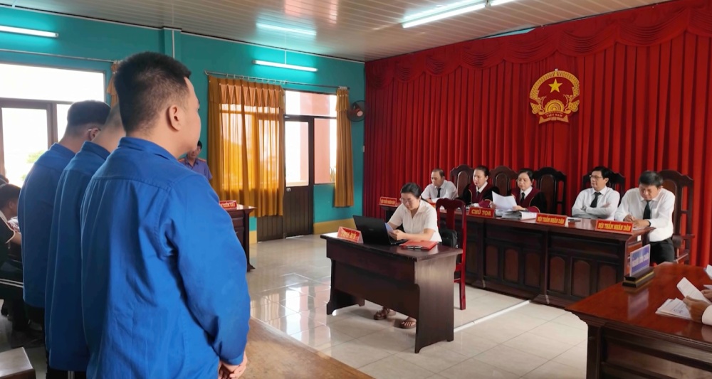 From the fact that the two girlfriends argued and challenged each other, it led to the US finding to stab the other.