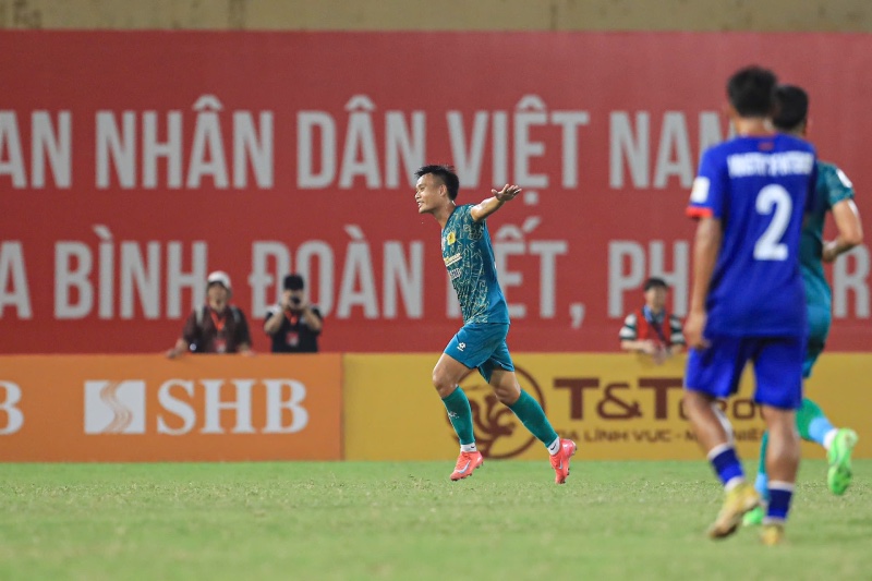 Duc Nam lap sieu pham. Anh: Minh Dan