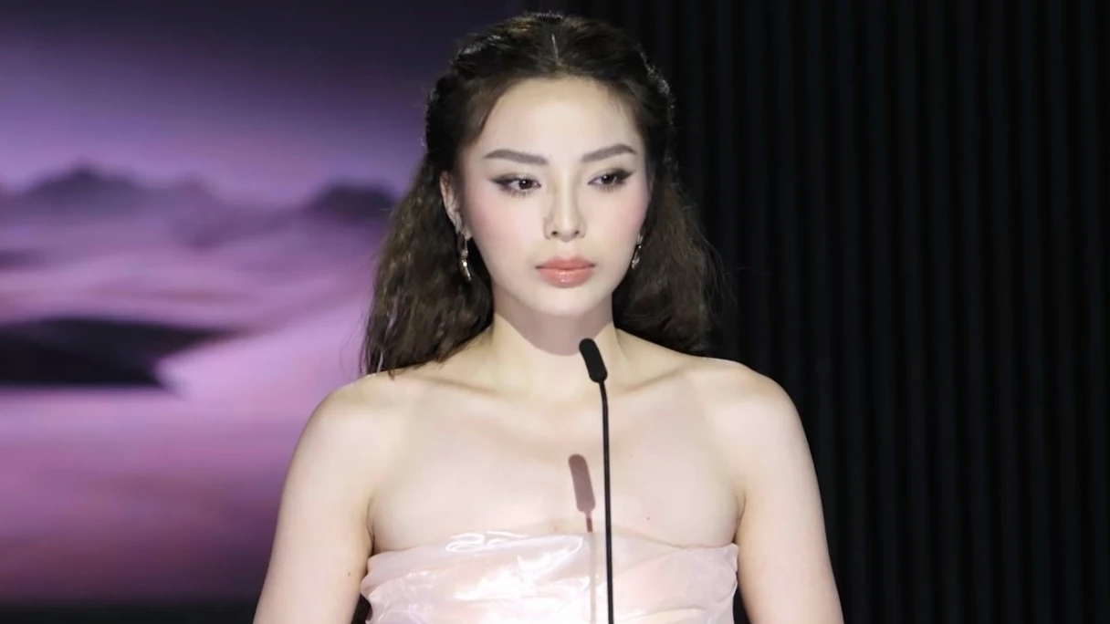 Hoa hau Ky Duyen dang anh lung tran gay xon xao. Anh: MUV