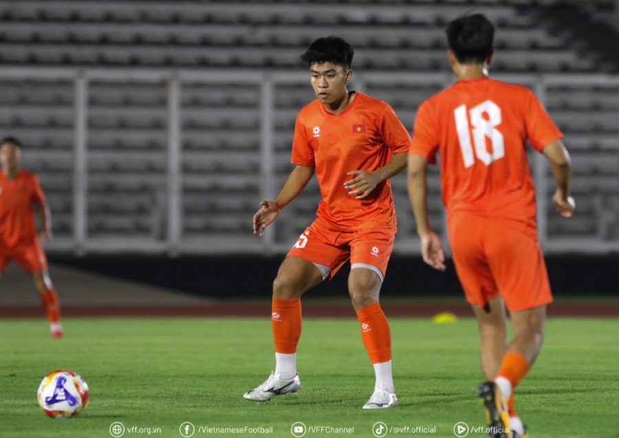 Ly Duc va toan doi tap luyen tich cuc. Anh: VFF