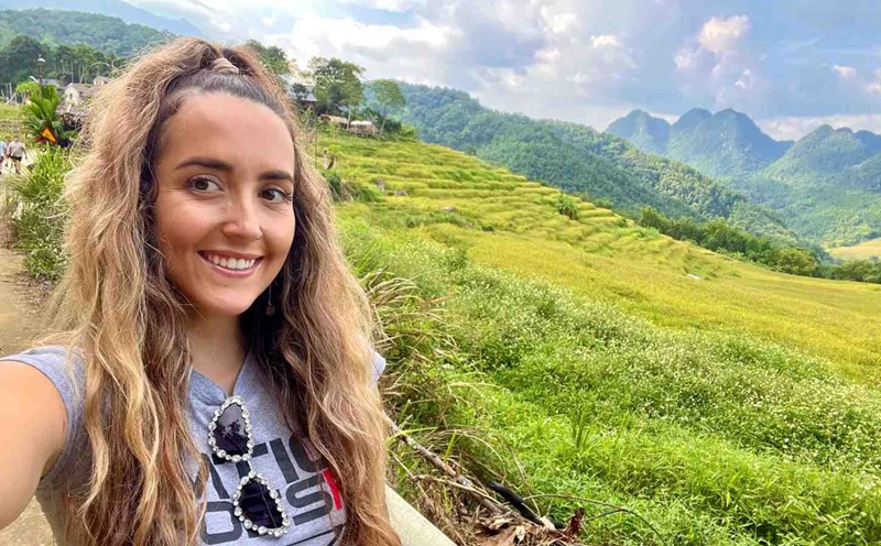 American female tourist on her way to Vietnam. Photo: BI