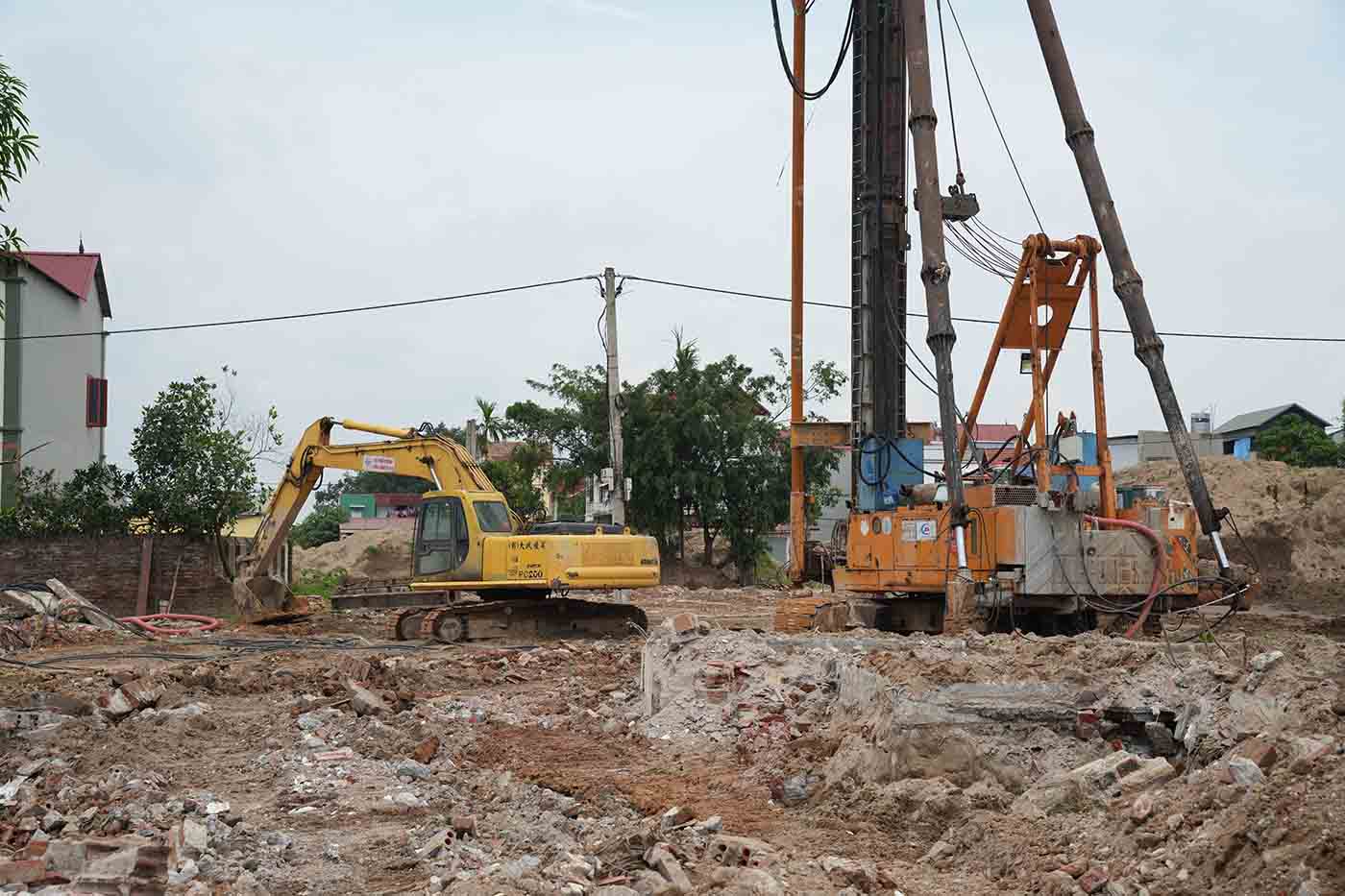 Máy móc được đưa đến hiện trường