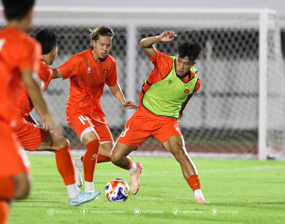 U23 베트남 인도네시아 교통 상황에 잇따라 어려움 겪어. 사진: VFF