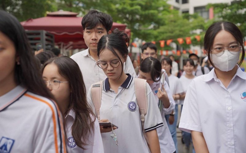 Candidates taking the 2025 high school graduation exam. Photo: Vu Linh