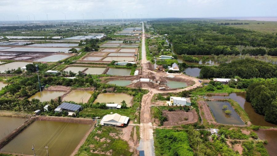 Du an “Xay dung, nang cap de Bien Dong cap bach chong bien doi khi hau tinh Bac Lieu” theo ke hoach hoan thanh vao nam 2023 den nay van chua xong, giai ngan von dat thap. Anh: Nhat Ho