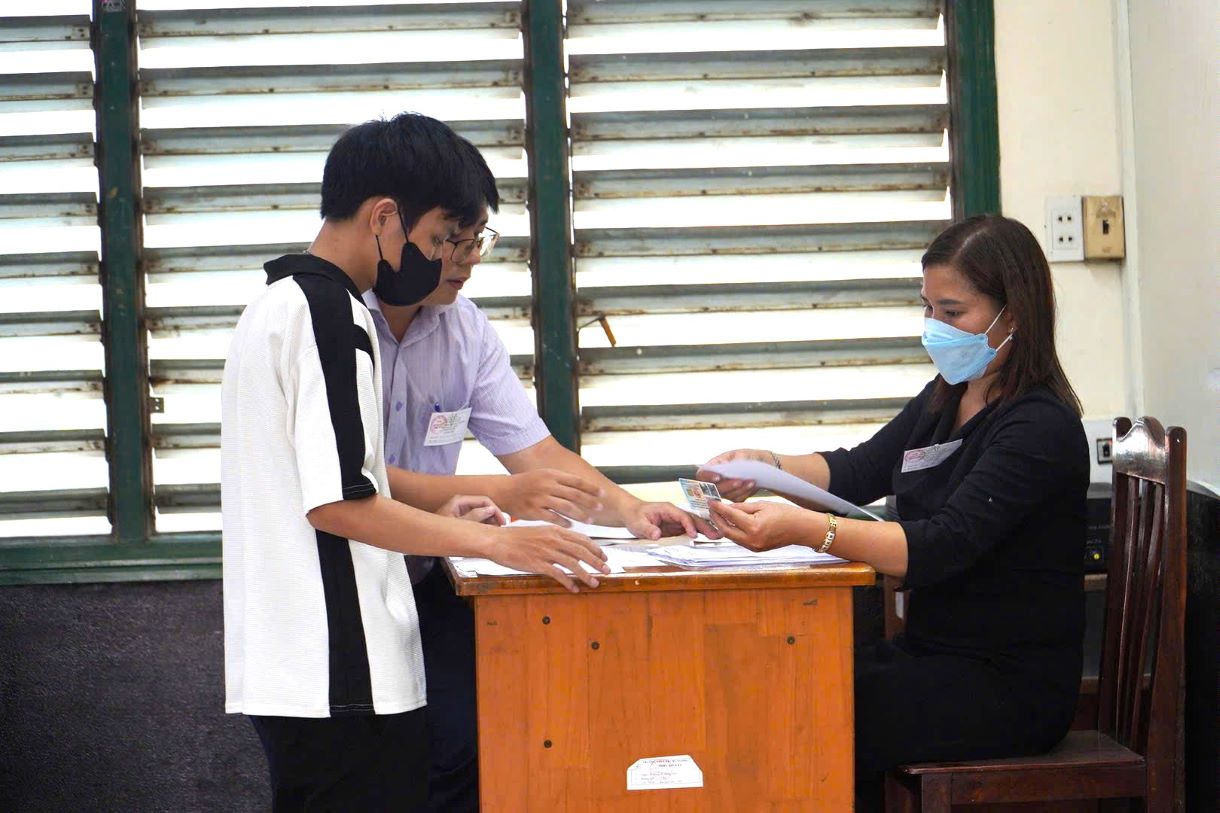 Students taking the 2025 high school graduation exam in Ho Chi Minh City. Photo: Chan Phuc