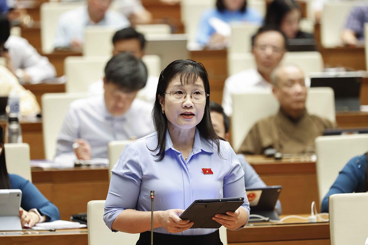 Tay Ninh은 Nguyen Hoang Uyen 국회의원이 보건부 부국장으로 임명되면서 일련의 핵심 간부를 임명했습니다. 사진: 국회