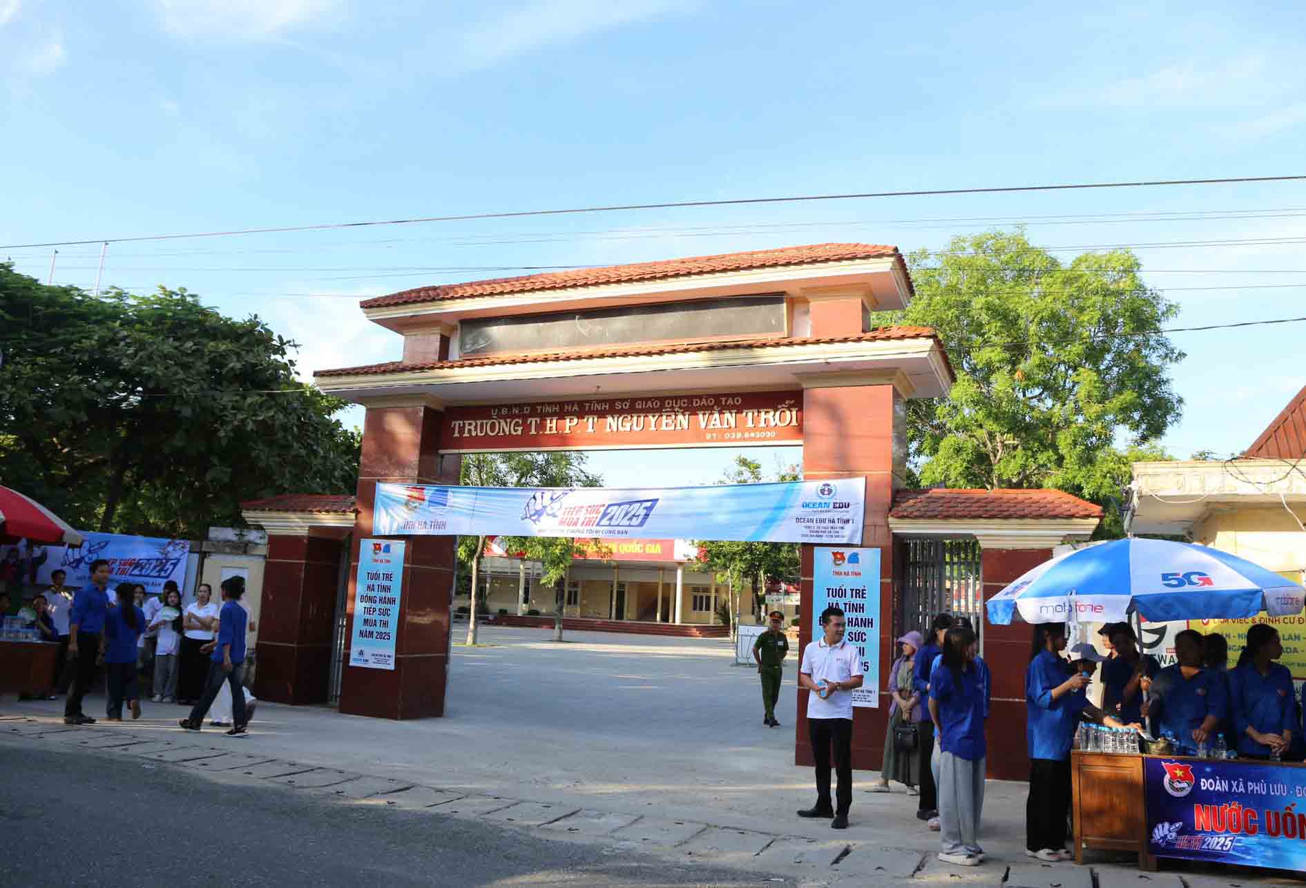 Un sitio de examen de graduacion de la escuela secundaria en 2025 en Nguyen Van Troi High School en Ha Tinh. Foto: Ha Thach.