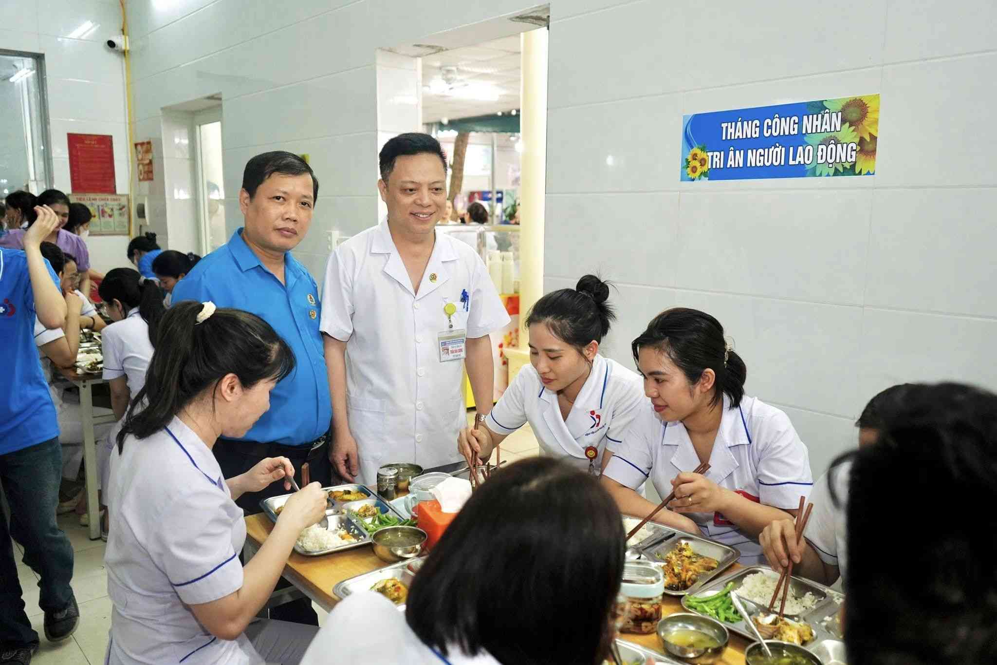 温かい ゲアン産婦人科病院での労働組合の食事。写真:Ngoc Anh