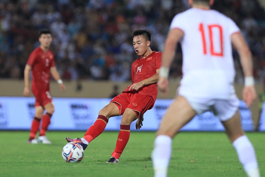 Tien ve Thai Son tim lai phong do trong mau ao U23 Viet Nam. Anh: Minh Dan