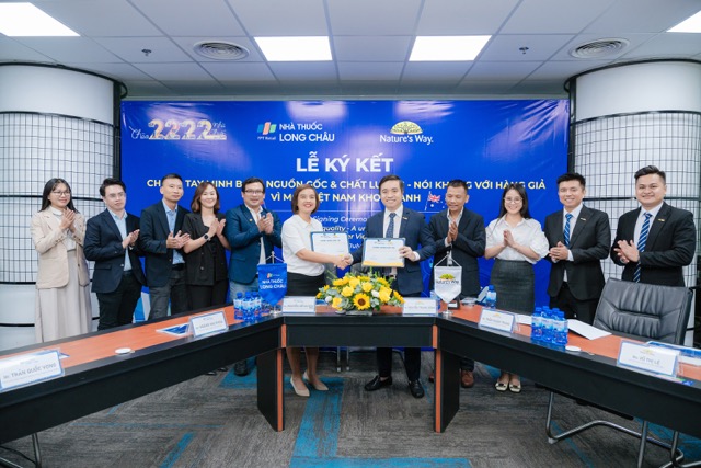 Long Chau는 많은 평판 좋은 제약 회사와 투명하게 제휴합니다. 사진: Long Chau