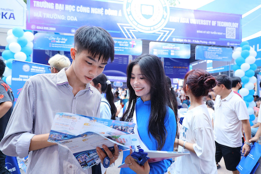 Muchas universidades han anunciado el piso de admision en 2025. Foto: Nam Tran