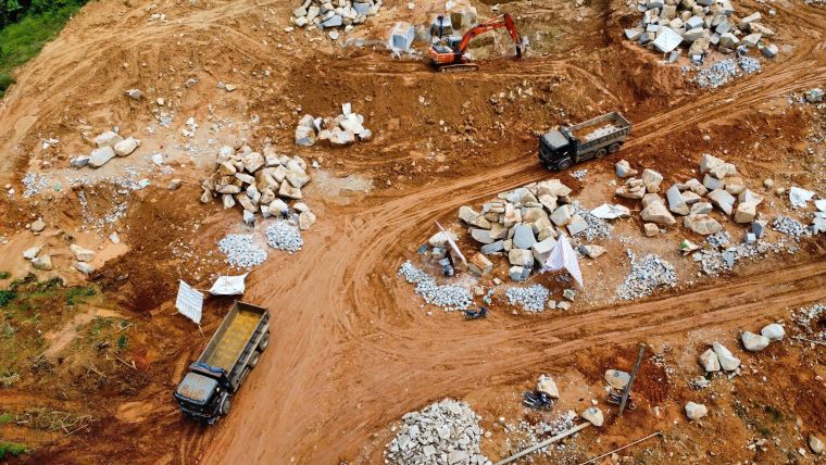 許可のない採石地点は7月15日に記録されました。写真:Lam Hong