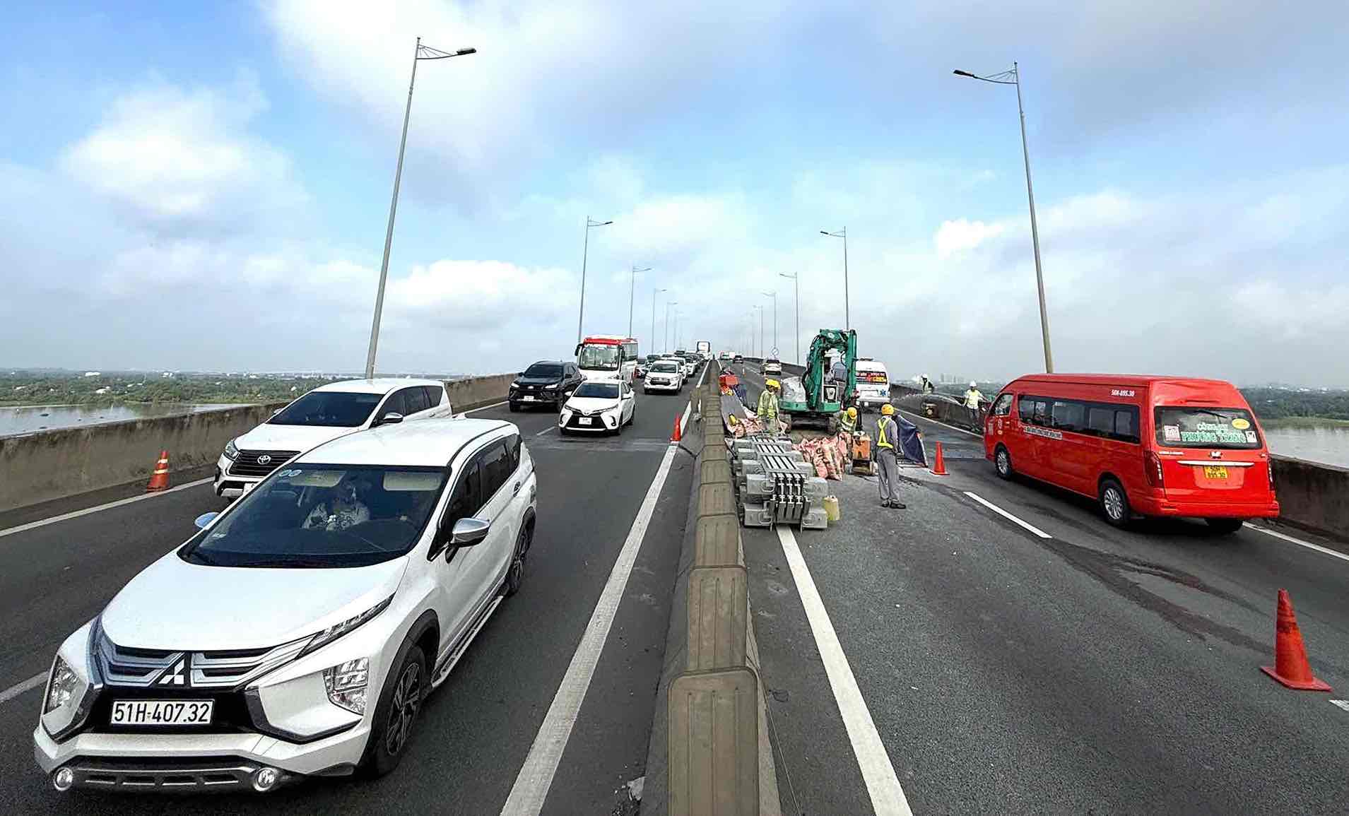 ホーチミン市にロングタンブリッジを修正 - ロングタン - ダウジャイハイウェイ。写真：VEC-E