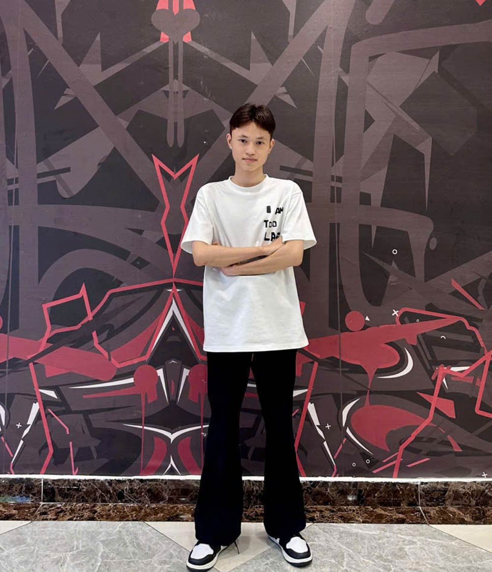 Tran Huu Thinh - a student of class 12A1, Hung Nhan High School is the valedictorian of class A00. Photo: Character provided