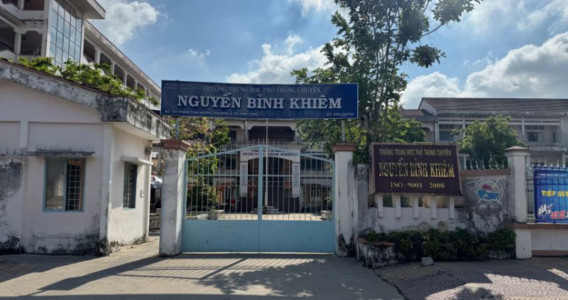 La escuela Nguyen Binh Khiem tiene candidatos que obtienen el puntaje mas alto del examen de la escuela secundaria 2025 en la provincia de Vinh Long (anterior). Foto: Hoang loc