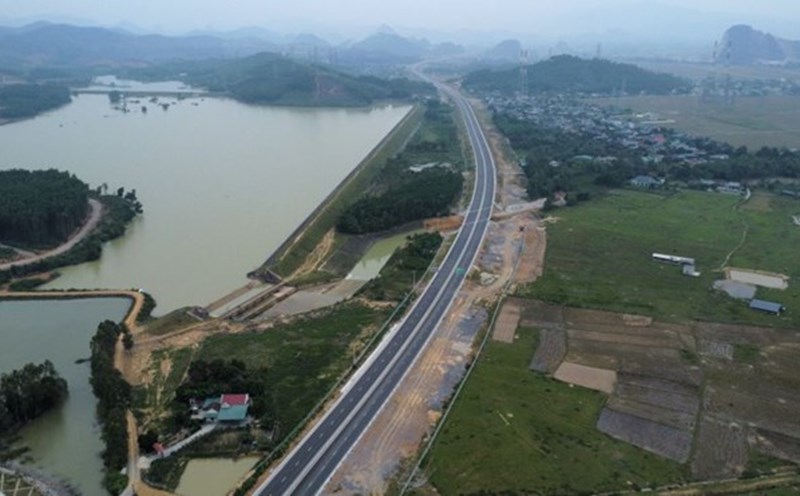 The North - South Expressway in the east. Photo: Xuyen Dong