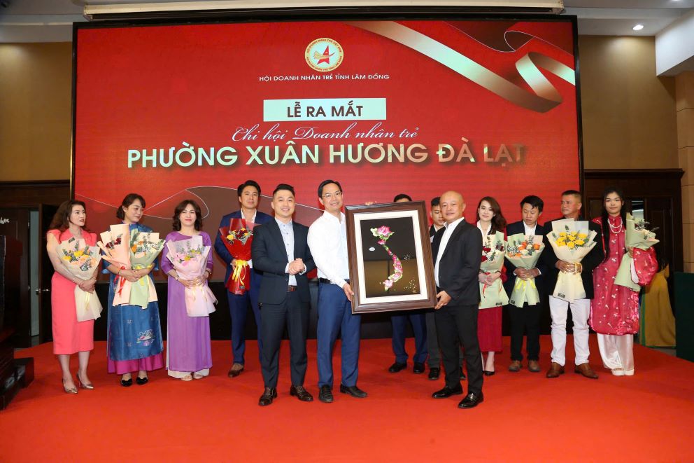 Lam Dong은 Xuan Huong - Da Lat 구 청년 기업가 협회를 출범했습니다. 사진: Lam Hong