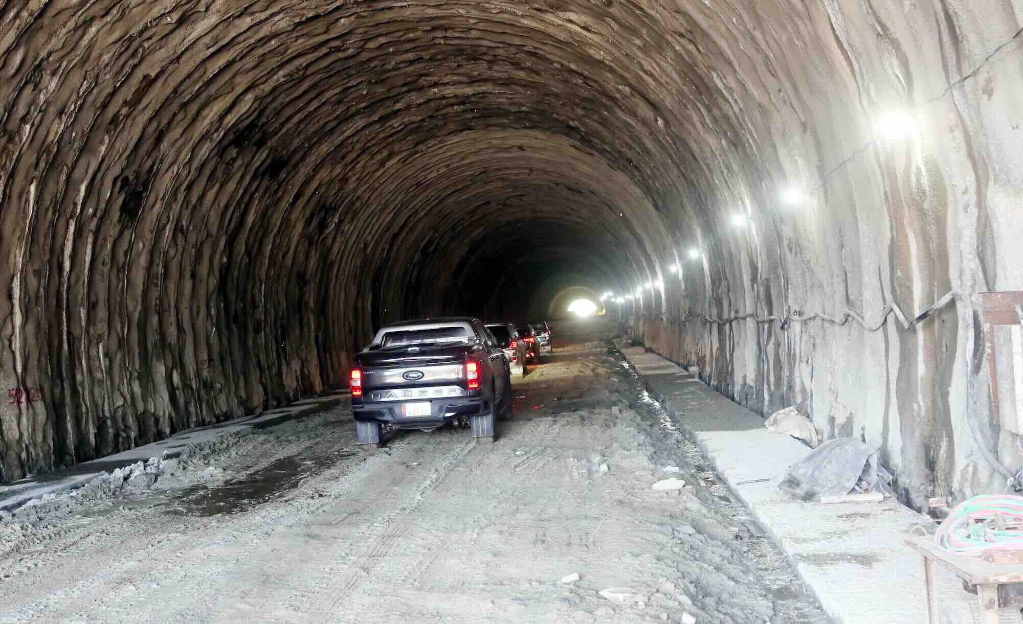 Ngang Pass Tunnel Connecting Quang Tri -ha Tinhは7月16日にクリアされたばかりです。写真：Thanh Son